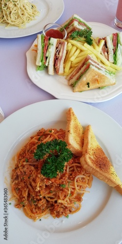 spaghetti with seafood