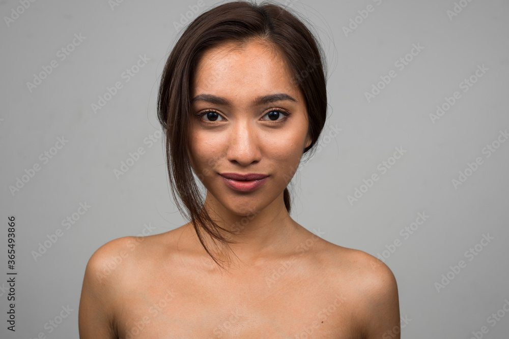 Obraz premium Portrait of young beautiful Asian woman shirtless