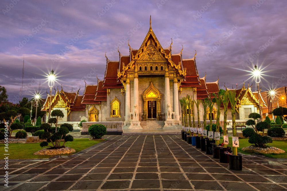 Naklejka premium Background of an important tourist attraction in Thailand, Landmark in Bangkok (Wat Benchamabophit Dusitvanaram Rajawarawiharn - MarTemple), tourists all over the world always come to see the beauty.