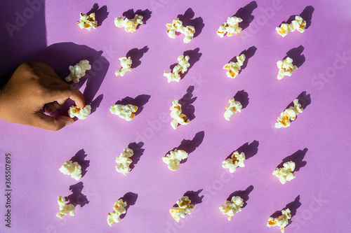 Photos Popcorn arranged neatly on a colorful background
Conceptual of obsessive compulsive disorder