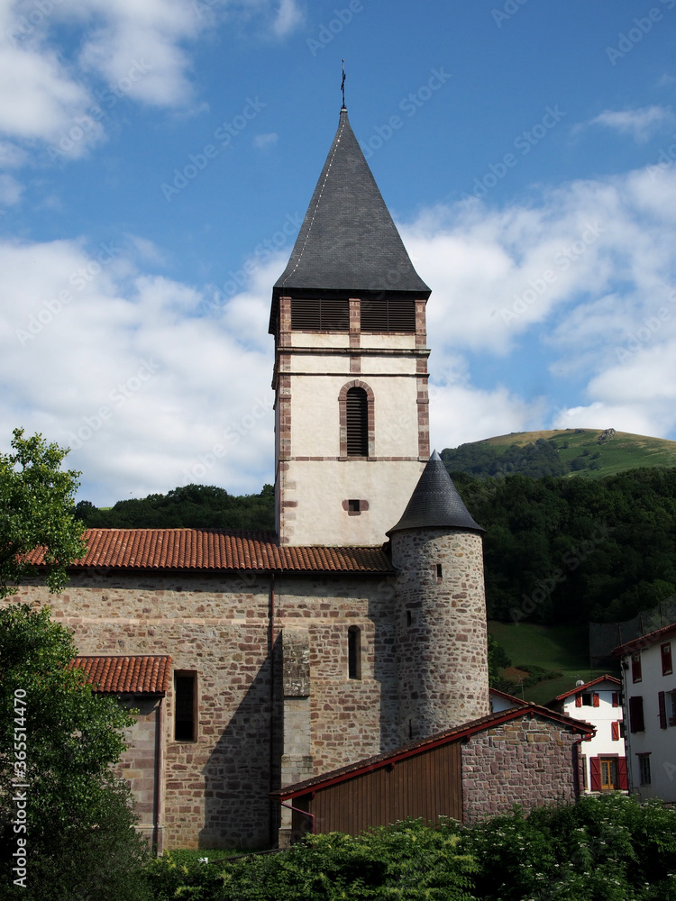 Iglesia en Saint Etienne de Baigorry, Francia. Pais Vasco francés. Iglesia.