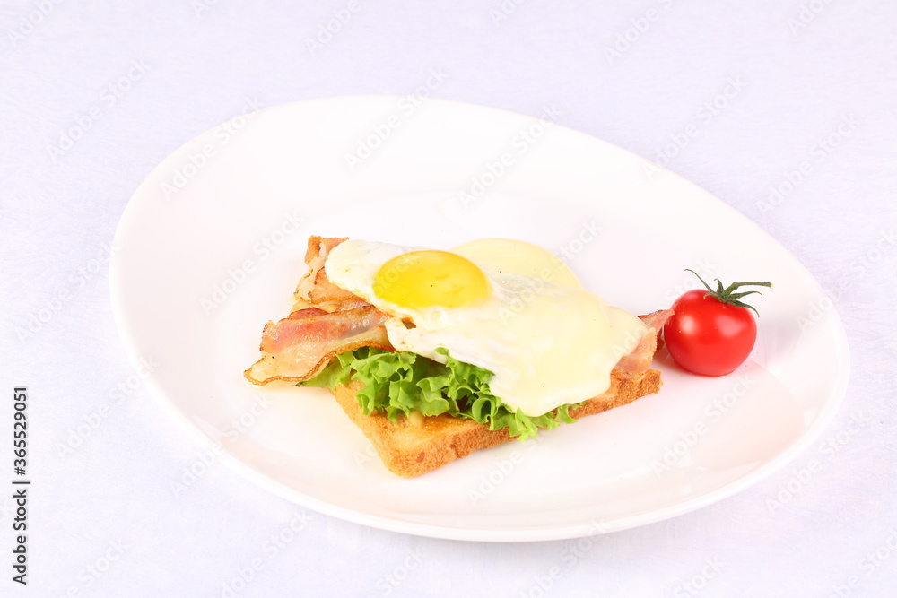 Scrambled eggs with toasted bread and tomato