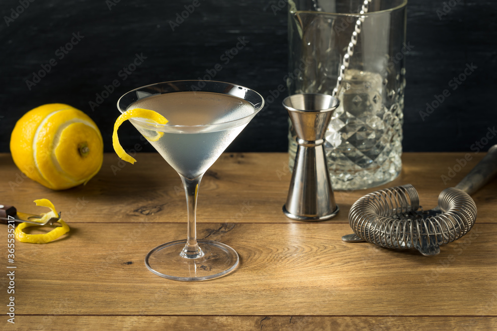 boozy Refreshing Gin Martini - obrazy, fototapety, plakaty 