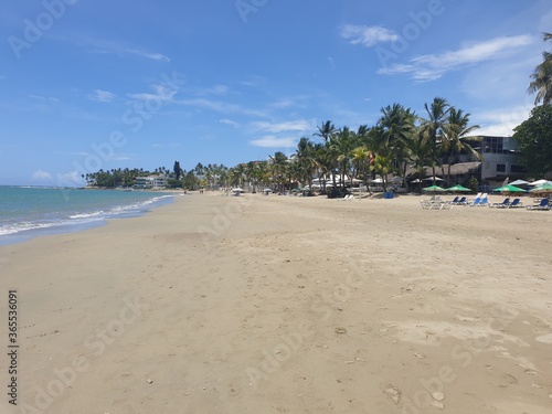 Strand von Cabarete, Rep. Dominicana, in Corona-Zeiten menschenleer.  photo