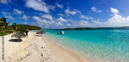 Fototapeta Naklejka Na Ścianę i Meble -  tropical beach in bahamas