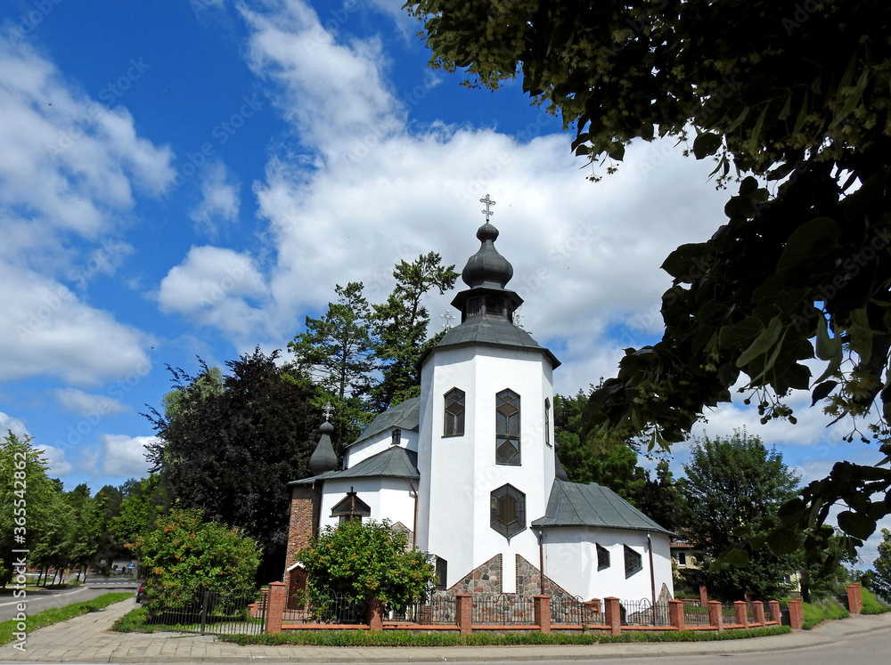 wybudowana w roku 1995 swiatynia grekokatolicka cerkiew pod wezwaniem trojcy przenajswietszej w miescie gizycko wojewodztwo warminsko mazurskie w polsce wybudowana w roku 1995 swiatynia grekokatolicka cerkiew pod wezwaniem trojcy przenajswietszej w miescie gizycko wojewodztwo warminsko mazurskie w polsce