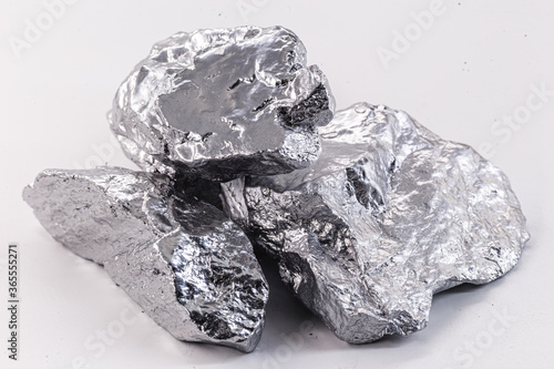 O tantalum or tantalum. Chemical element used in industry, used in metal alloys.