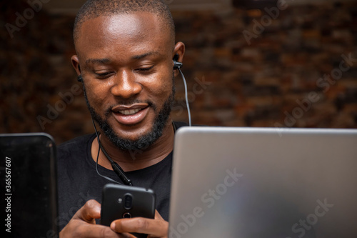 Canvas Print young black man working with his laptop smiling