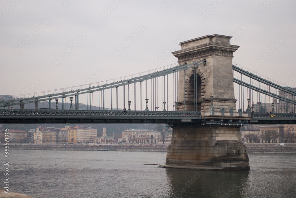 Obraz premium Budapest sunset landscape overlooking the Danube river with the Széchenyi Chain Bridge and the Hungarian National Gallery in the background in Hungary Europe