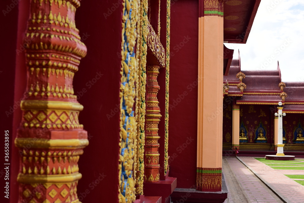 Fototapeta premium Beautiful Thai temples, great in art and architecture.