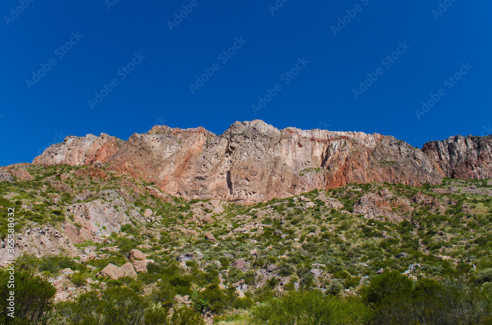 Montañas en el horizonte