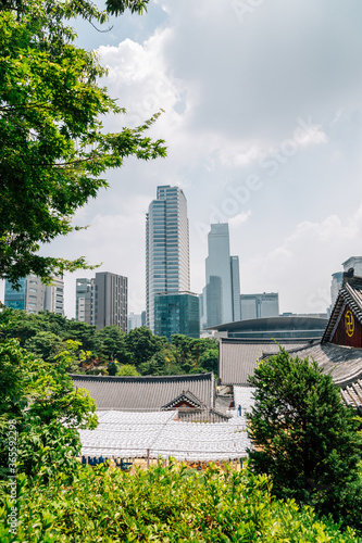 Canvas Print Bongeunsa temple and skyscrapers in Seoul, Korea
