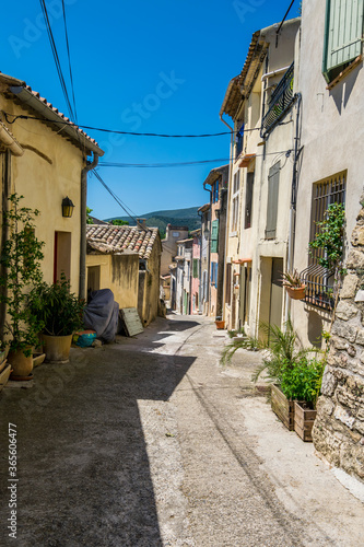 Cucuron, village du Vaucluse dans le massif du Luberon. 