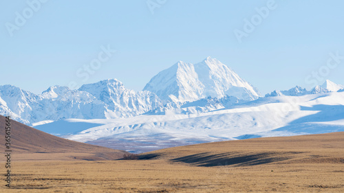 mountain landscape with snow and mountains © Daniel Thomas