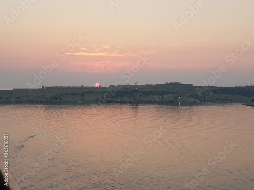 Sonnenaufgang über Valletta Malta Surinse Valletta Malta © Guenter