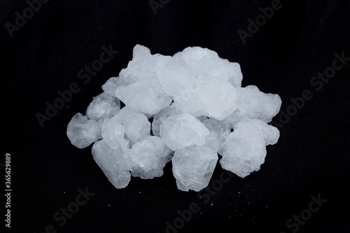 Bilde på lerret Potassium nitrate isolated on black background.