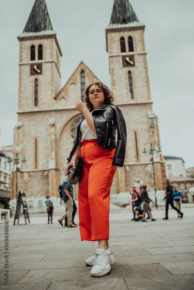 Fototapeta premium African woman glasses and modern clothes combination posing in modern city