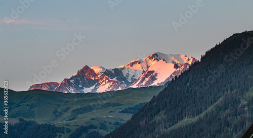 Coucher de soleil sur le massif du Mont-Blanc depuis Hauteluce