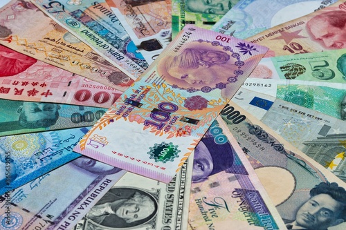 Argentine peso with other world currencies.