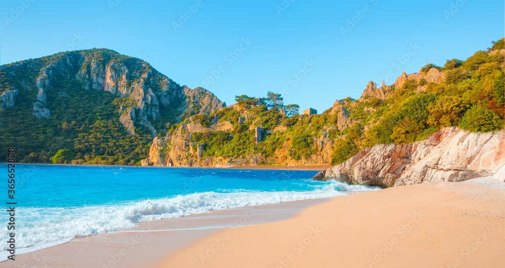 Φωτογραφία Ruins of the ancient city of Olympos in Cirali village - Antalya, Turkey