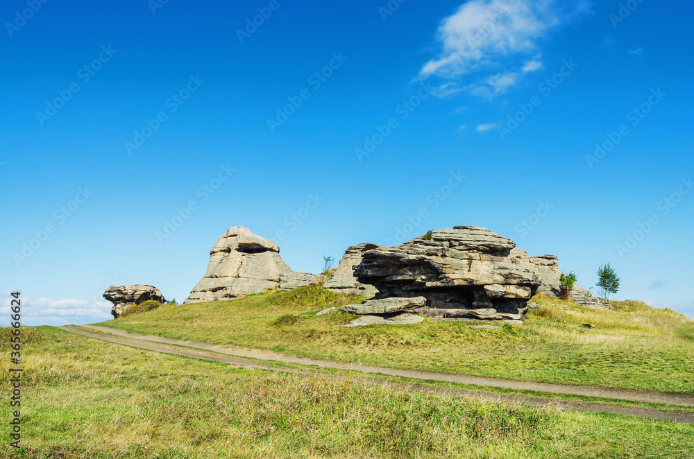 Rocks on the shore of lake Big Allaki