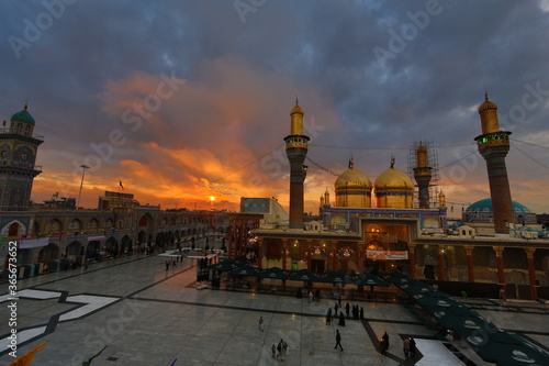 Fotografie The shrine of Imam Musa Al-Kadhim and Imam Muhammad Al-Jawad in Al-Kadhim, Baghd