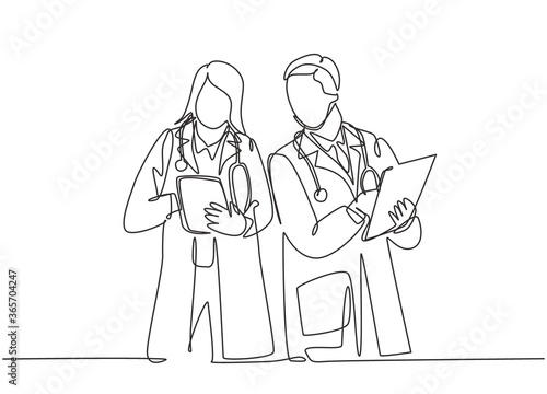 Single continuous line drawing of young couple male female doctors standing and discussing right treatment to sick patient. Medical health care service concept one line draw design vector illustration