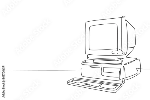 Single continuous line drawing of retro old classic personal computer processor unit. Vintage cpu with analog monitor and keyboard item concept one line draw design graphic vector illustration