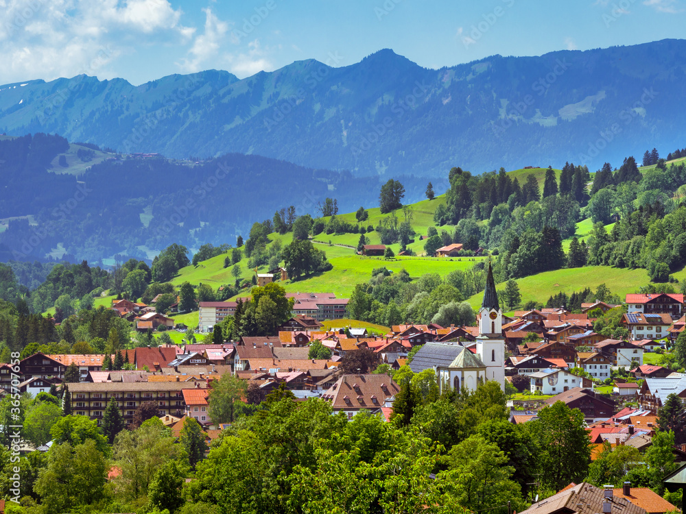 Fototapeta premium Bad Hindelang im Allgäu, Bayern, Deutschland