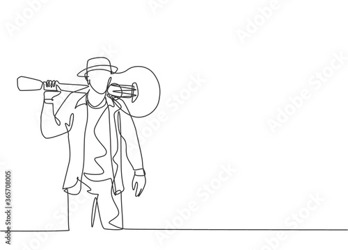 One single line drawing of young happy male guitarist standing while put the guitar on his shoulder. Trendy musician artist performance concept continuous line graphic draw design vector illustration