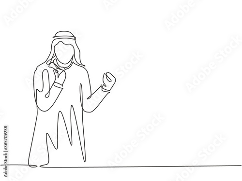 One single line drawing of young happy muslim business man raise hand and celebrate. Saudi Arabian businessmen with shmag, kandora, headscarf, ghutra. Continuous line draw design vector illustration