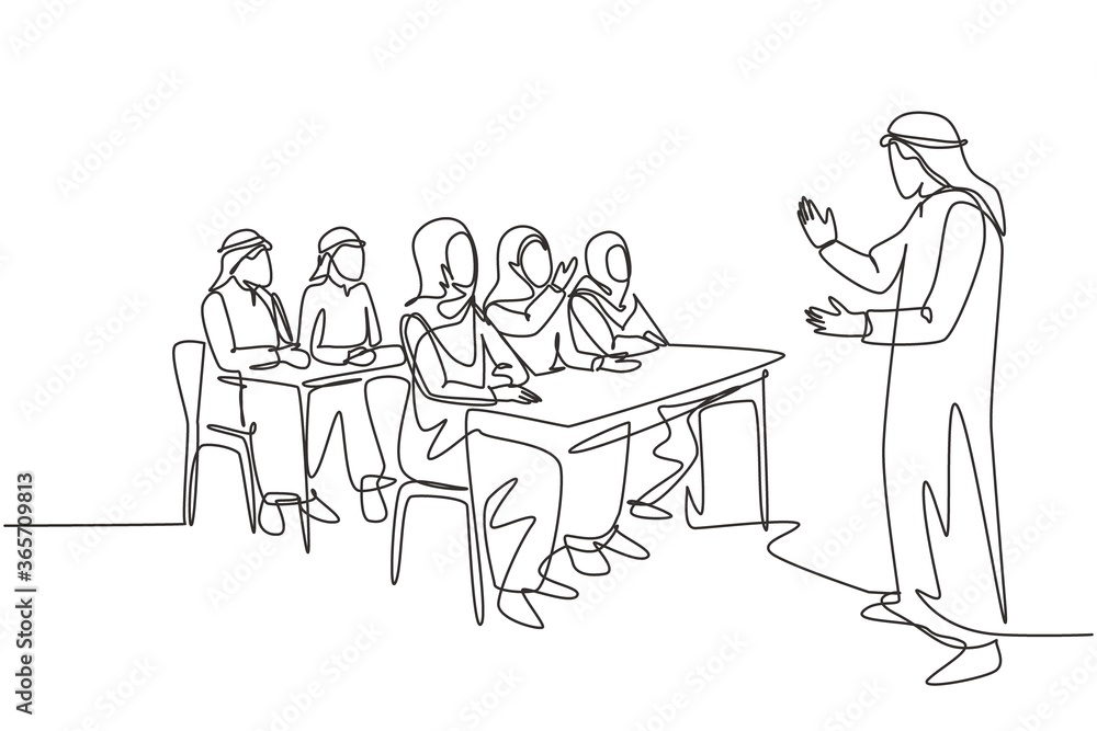 Single continuous line drawing of young muslim business founder do presentation during team meeting. Arab middle east cloth shmagh, kandura, thawb, robe. One line draw design vector illustration