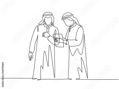 One single line drawing of young happy muslim managers discussing stock exchange movements. Saudi Arabia cloth shmag, kandora, headscarf, thobe, ghutra. Continuous line draw design vector illustration