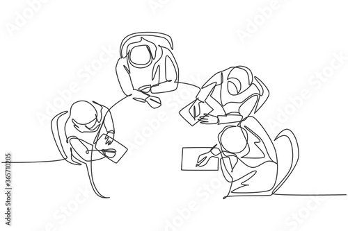 One continuous line drawing of young muslim businesspeople discussing agreement project together from top view. Islamic clothing hijb, scarf, keffiyeh. Single line draw design vector illustration