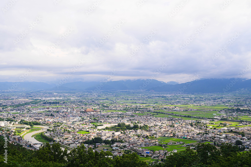 松本市　アルプス公園から見た山形村方向