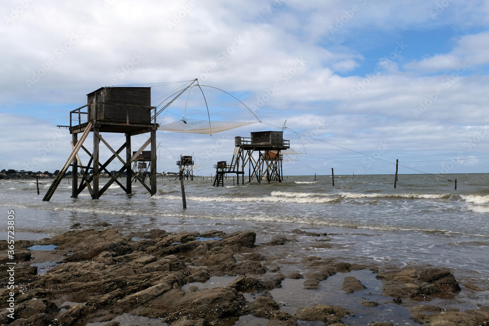 Cabanes de pêche au carrelet à Tharon-Plage