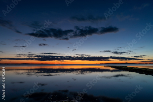 Fototapeta Naklejka Na Ścianę i Meble -  Sunset at the lake landscape