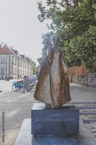 Foto monument to marie curie
