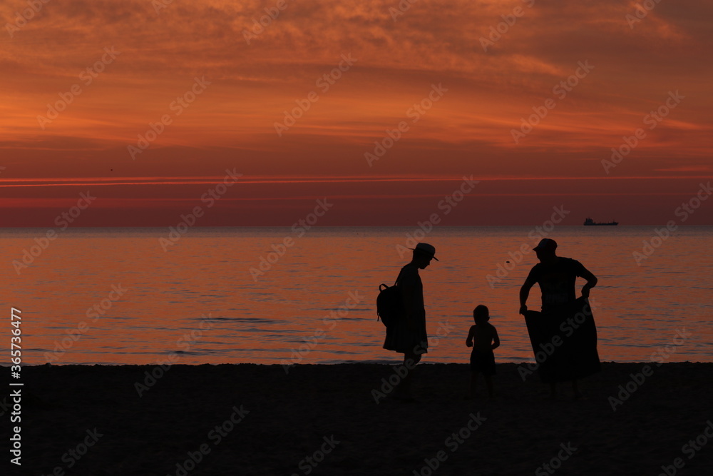 silhouette of a couple on the beach