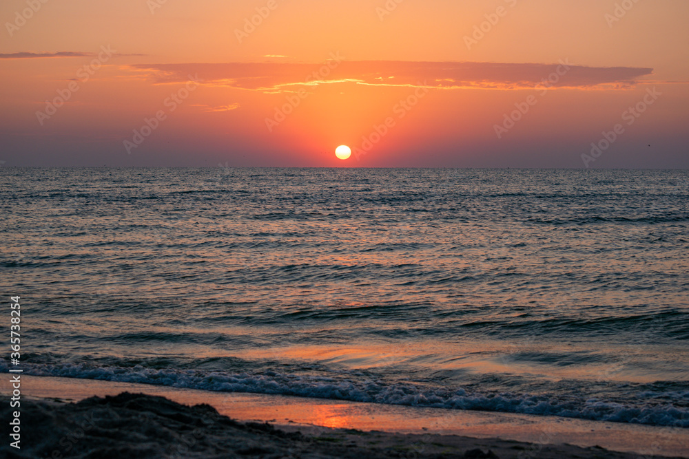 Obraz premium Sunrise over the Black Sea in Constanta city, Romania