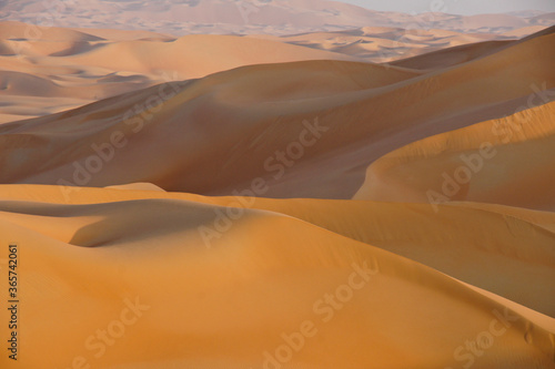 Contours of sand dunes at Liwa, Abu Dhabi, United Arab Emirates