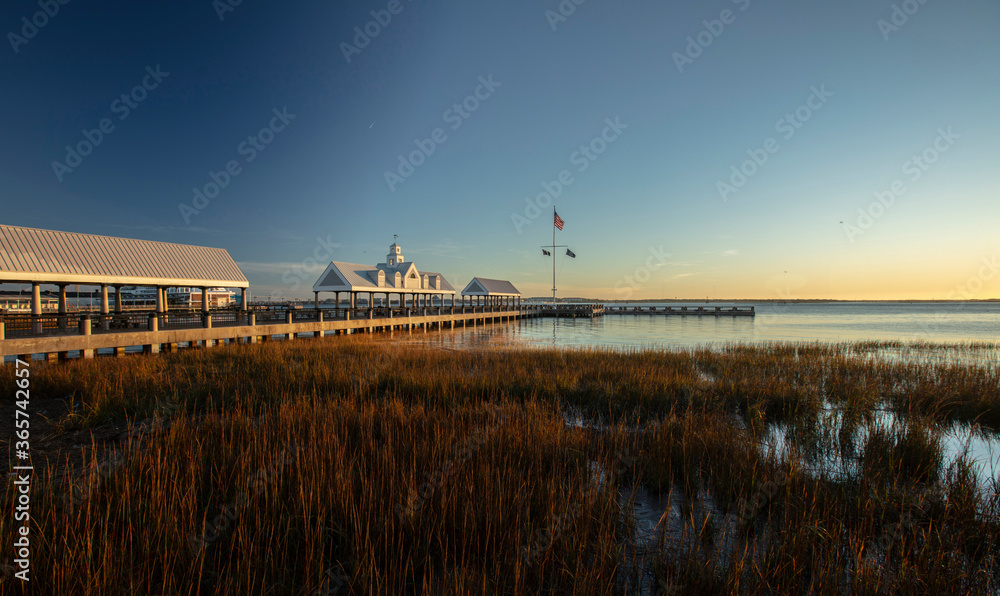 Fototapeta premium Charleston, South Carolina, United States, November 2019, the sunrise over Charleston Harbour bay and the pier