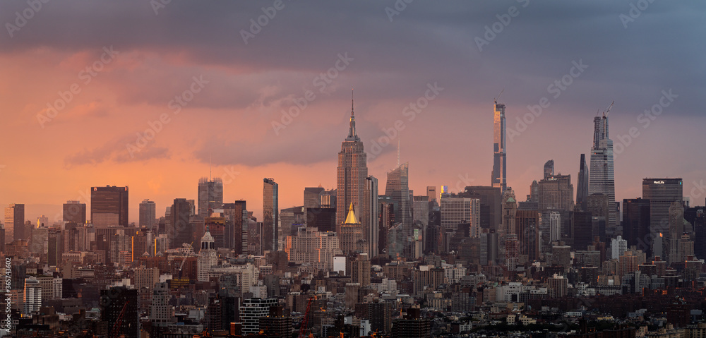 new york skyline at sunset - obrazy, fototapety, plakaty 