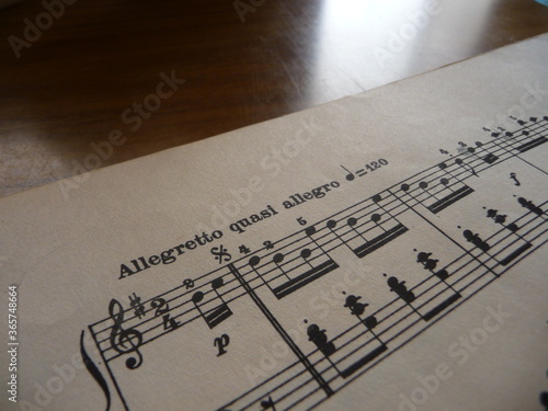 Partitura de Allegretto quasi allegro photo