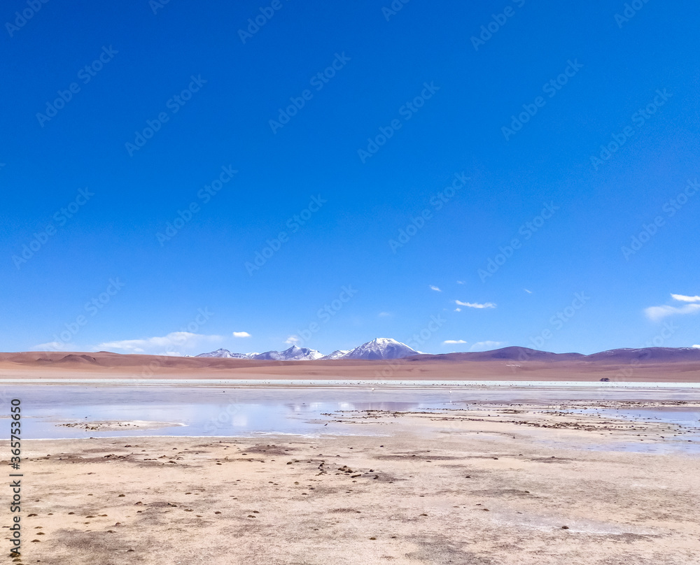 Jeep tour of the Altiplano plateau in the desert among the volcanoes Jeep tour of the Altiplano plateau in the desert among the volcanoes