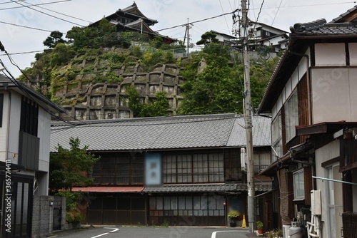 日本の岡山県玉野市の古くて美しい建物 © 仁 藤原