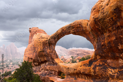 Natural stone arch in Arches National Park. Fototapet
