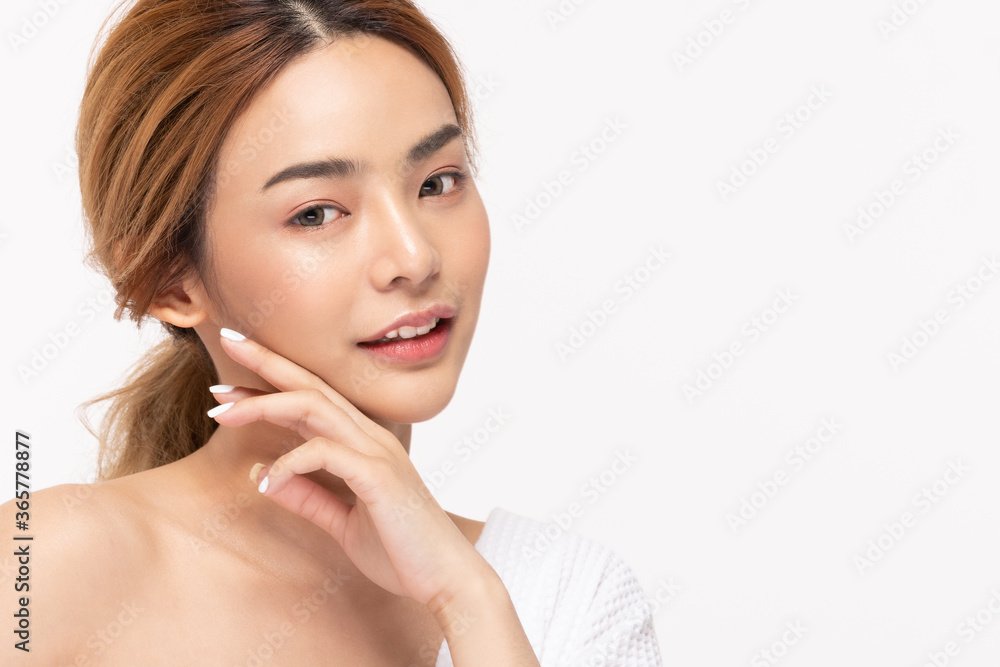 Beauty asian women touching soft chinskin close up face beauty . Beauty asian women touching soft chinskin close up face beauty .