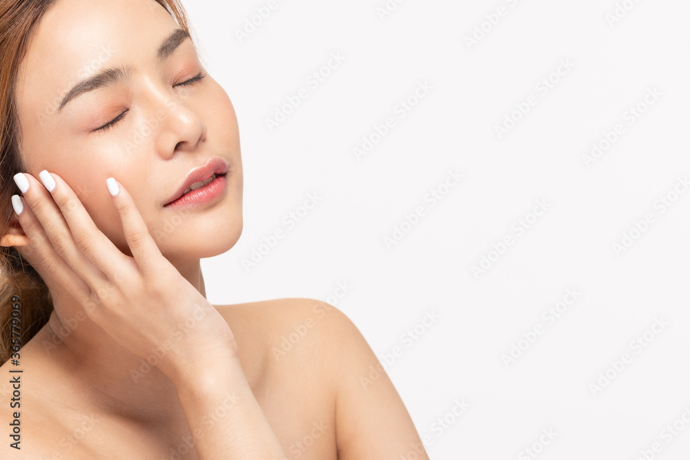 Beauty asian women touching soft chinskin close up face beauty . Beauty asian women touching soft chinskin close up face beauty .