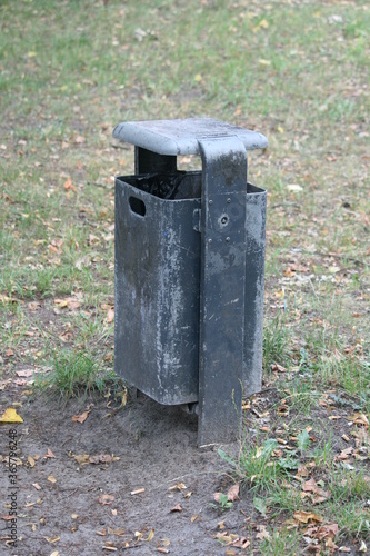 Mülleimer im Park - Abfallkasten - Abfalleimer © UT